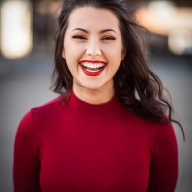 7 typov úsmevov, ktoré ľahko zachráni zubný strojček INVISALIGN. Ktorý je ten váš? 